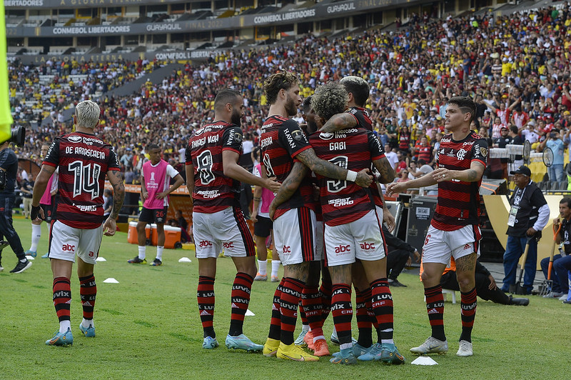 Jornal coloca dois jogadores do Flamengo entre 100 melhores do mundo