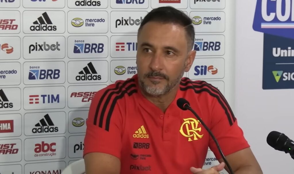 Vitor Pereira em entrevista coletiva pelo Flamengo
