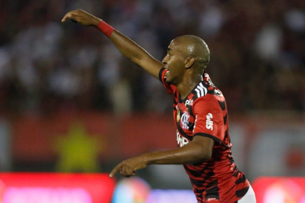 Lorran estreando pelo profissional do Flamengo contra o Bangu