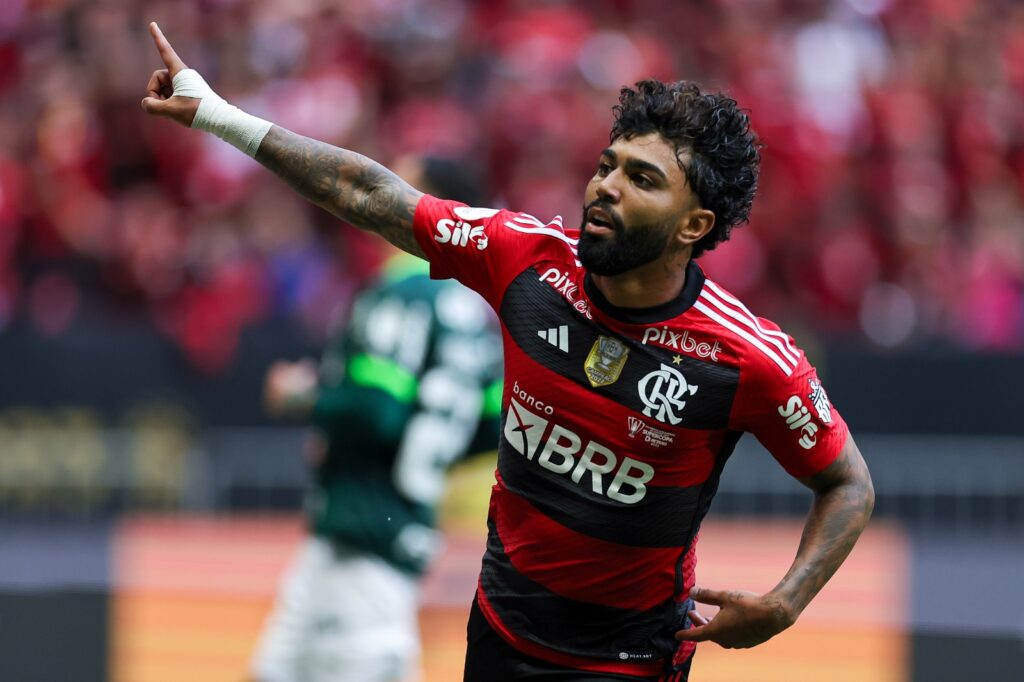 Gabigol em campo pelo Flamengo; Jogador é titular no jogo contra o Aucas na Libertadores