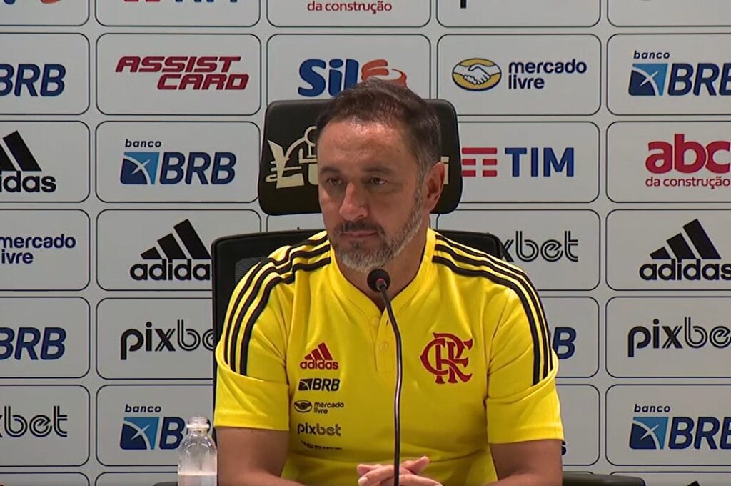 Vitor Pereira desconversa sobre saída de João Gomes do Flamengo