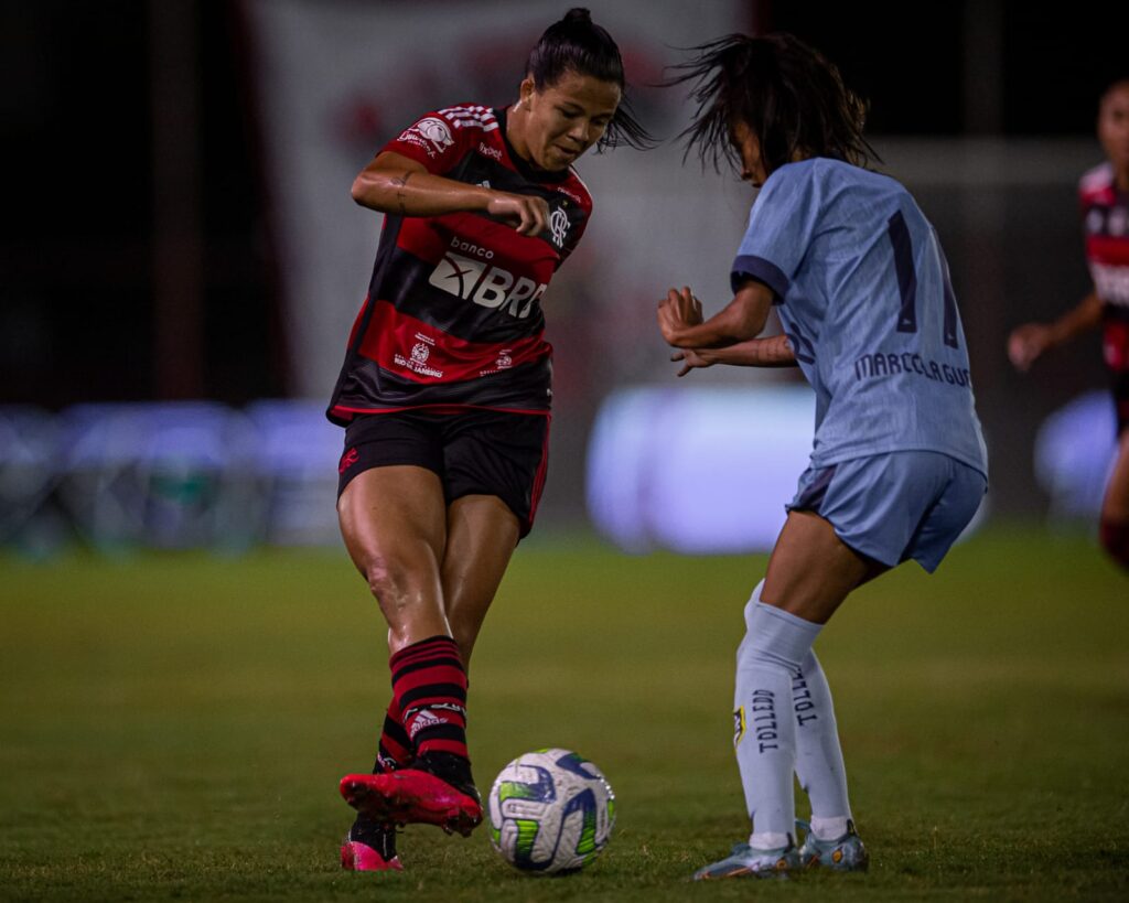 Lateral Monalisa em jogo do Flamengo pela Supercopa Feminina; Rubro Negro enfrenta o Corinthians na final do torneio de futebol feminino