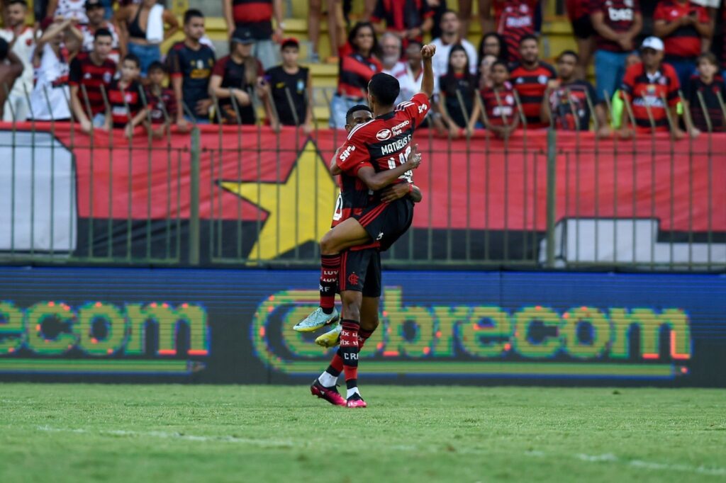 Flamengo vence o Resende com gols de Matheus Gonçalves e André
