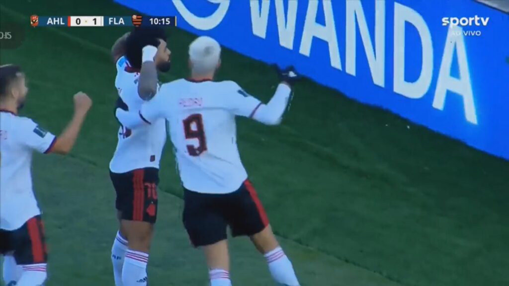 Gabigol comemora gol sobre o Al Ahly, no Mundial de Clubes