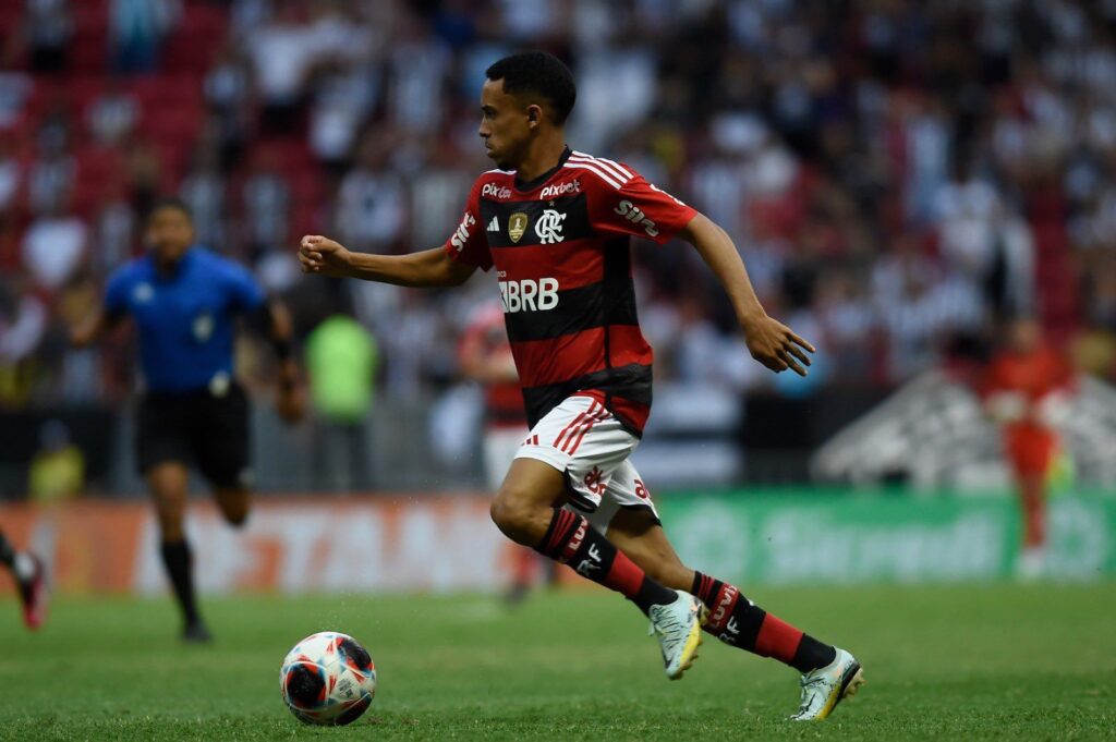 Matheus Gonçalves é o quarto jogador mais jovem é marcar pelo Flamengo