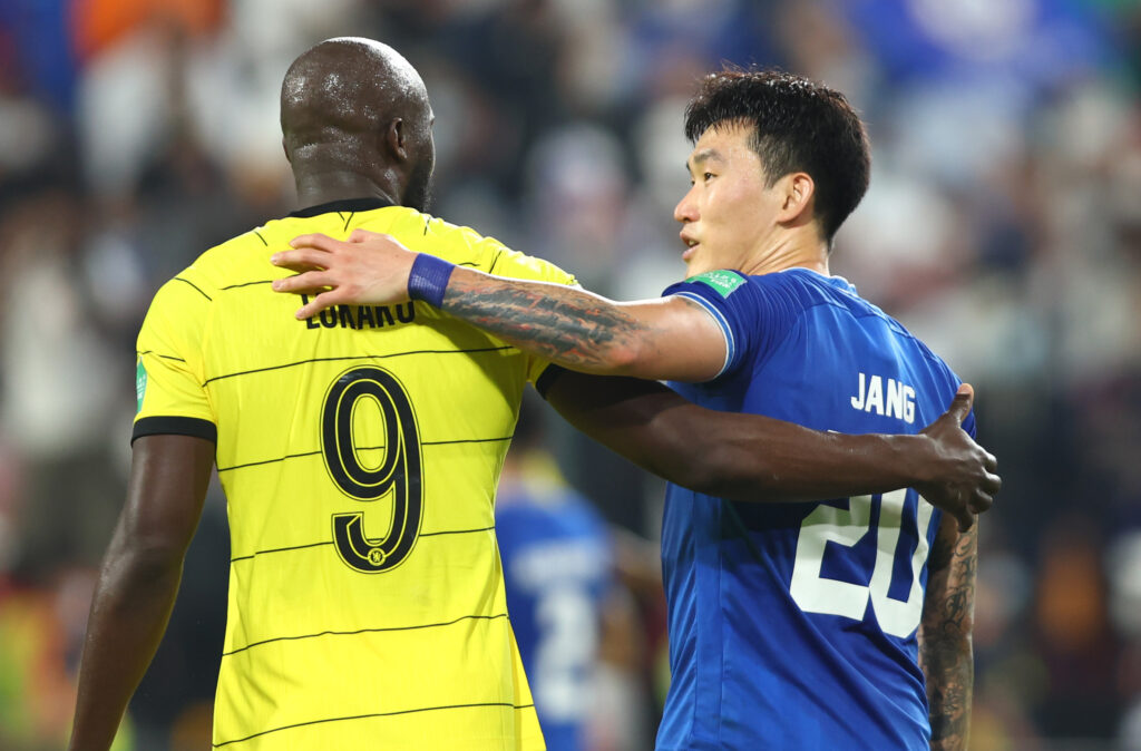 Lukaku e Jang em jogo entre Chelsea e Al Hilal pelo Mundial de Clubes 2021