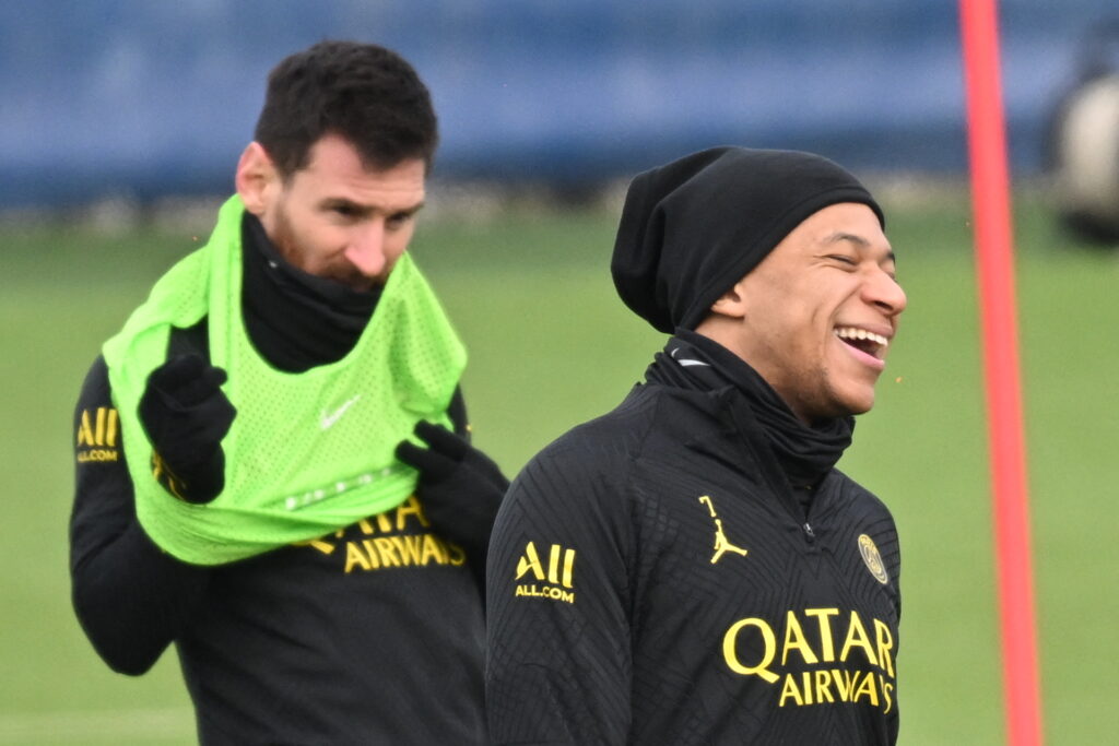 Messi e Mbappé em treino do PSG