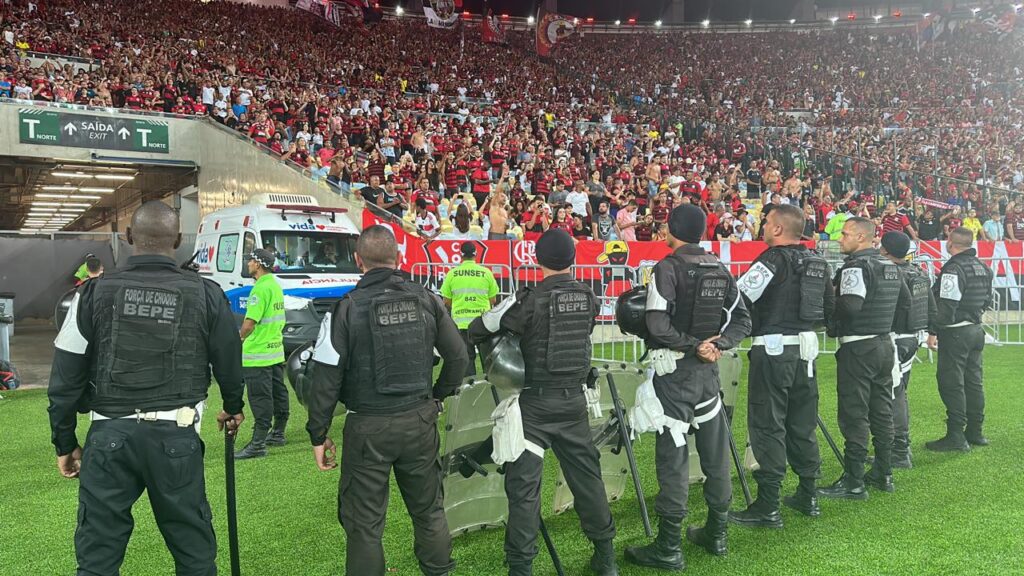 Polícia Militar faz a segurança do jogo entre Flamengo e Vasco