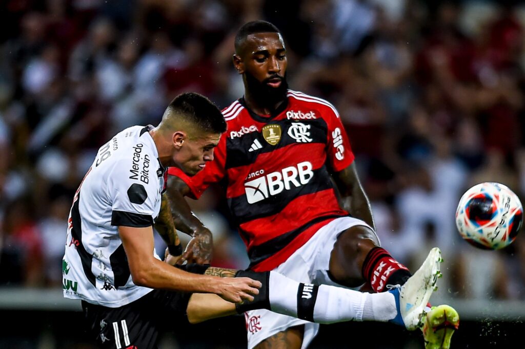 Gerson em jogo do Flamengo contra o Vasco no Carioca