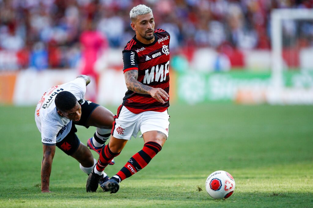 Flamengo e Vasco se enfrentam neste domingo pelo Campeonato Carioca