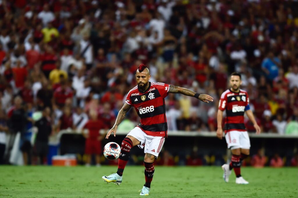 Vidal durante clássico entre Flamengo e Vasco