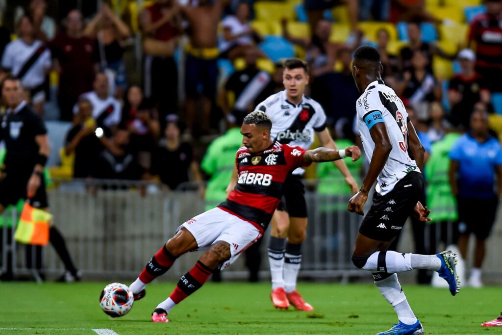Flamengo e Vasco se enfrentam pelo Carioca; Matheuzinho sai lesionado