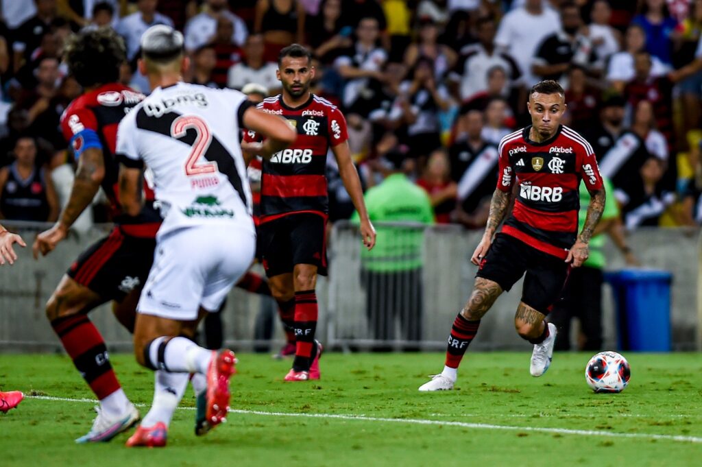Vitor Pereira falou sobre desempenho de Everton Cebolinha na vitória do Flamengo sobre o Vasco pelo Campeonato Carioca