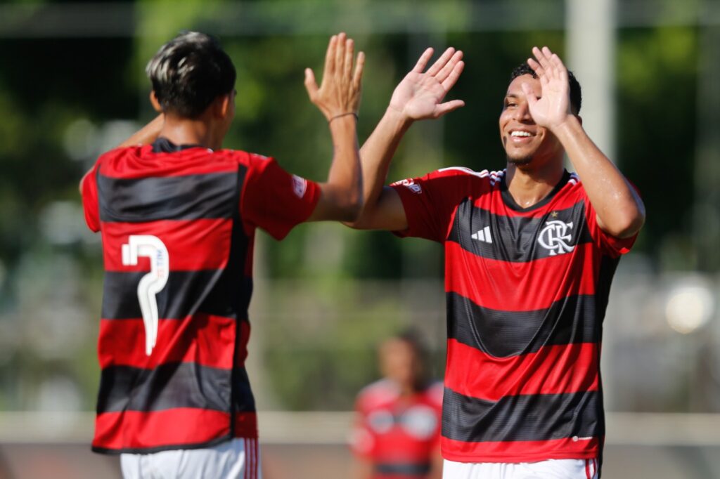 Após voltar a atuar na temporada pelo sub-20, Victor Hugo pode ser um reforço caseiro para o Flamengo de Vitor Pereira