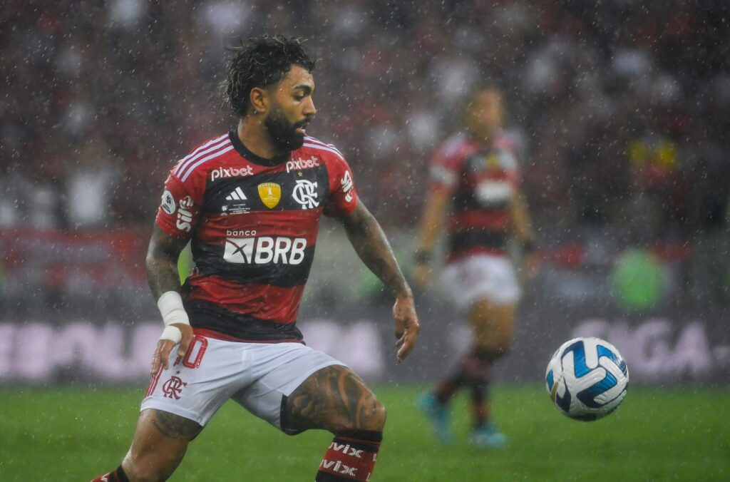 Gabigol com a valiosa camisa do Flamengo