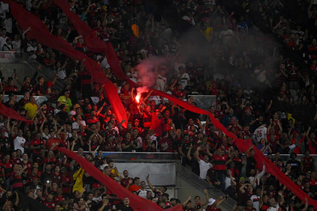 Torcida do Flamengo no Maracanã; ingressos para o setor Norte de jogo contra o Aucas estão esgotados