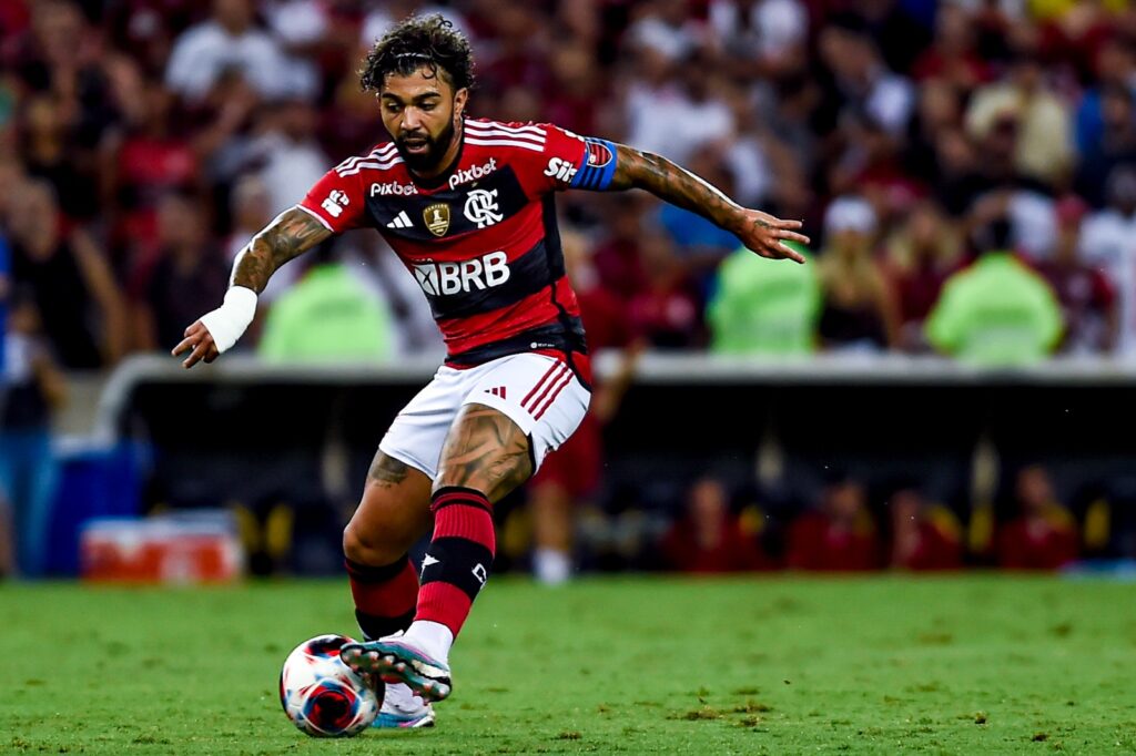Gabigol em campo pelo Flamengo; Zico elogiou postura do atacante após ida ao banco de reservas no time de Vitor Pereira