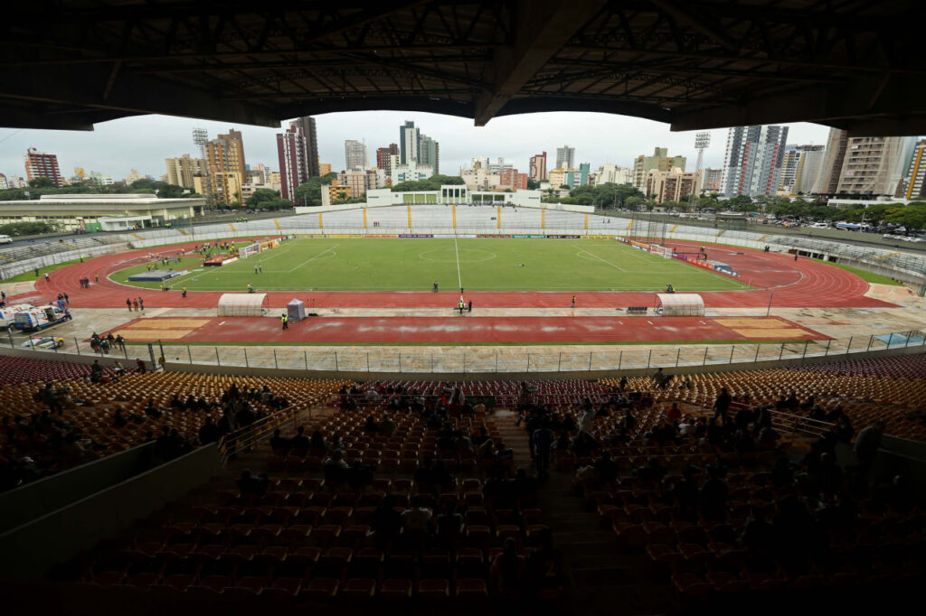 Estádio do Maringá, palco do primeiro jogo contra o Flamengo na Copa do Brasil