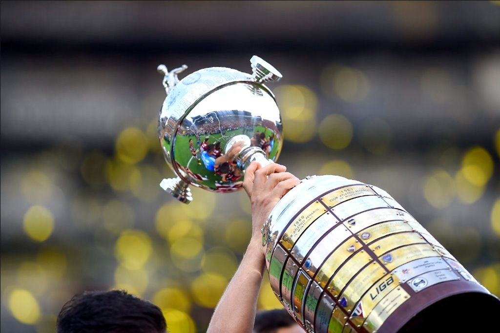 Troféu da Libertadores; saiba quando o Flamengo conhecerá o adversário no sorteio da Conmebol