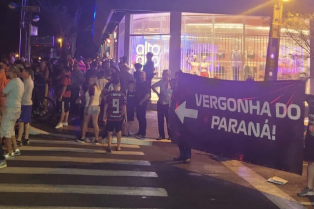 Protesto xenofóbico contra torcida do Flamengo em Maringá