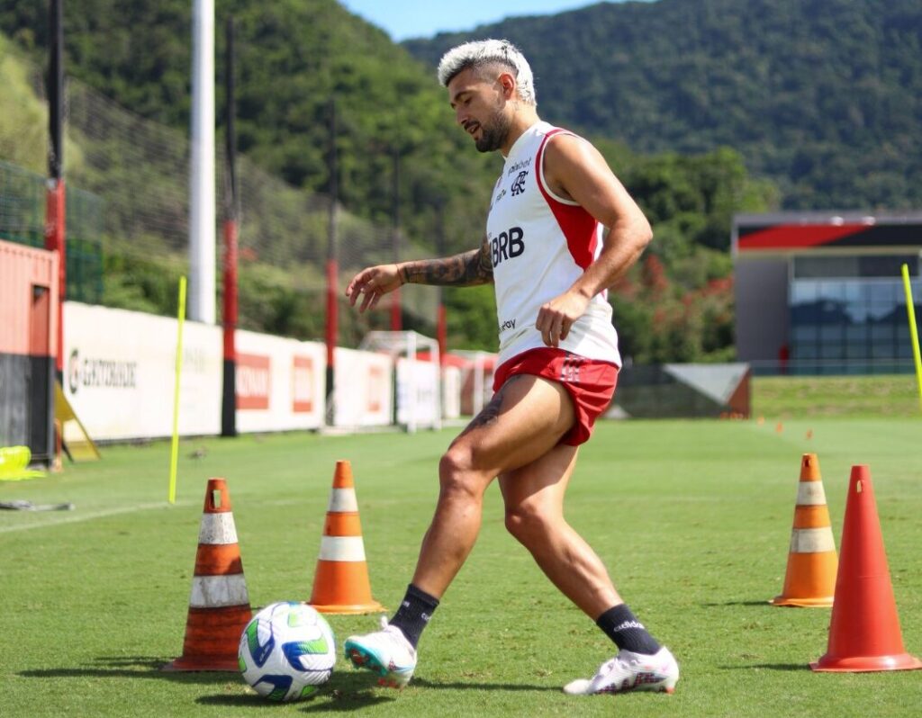 Flamengo recebe notícia esperançosa sobre recuperação de Arrascaeta