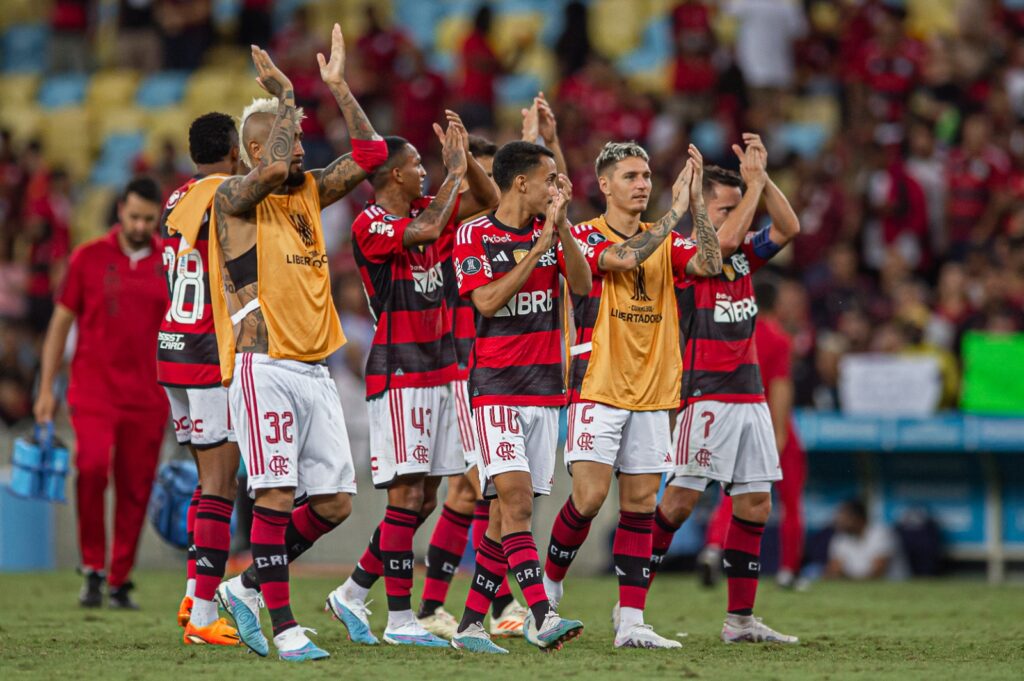 Jogadores do Flamengo agradecem torcida após vitória em jogo da Libertadores contra o Ñublense; veja as últimas notícias