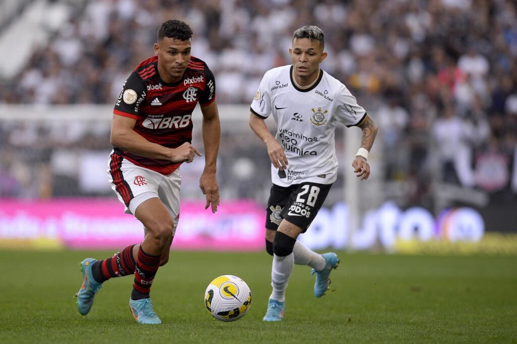Flamengo e Corinthians processam UOL