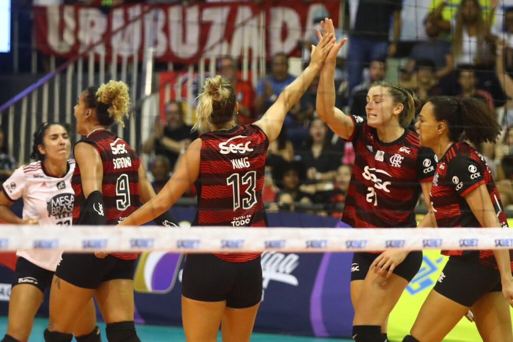 Flamengo e Praia Clube pela semifinal da Superliga Feminina