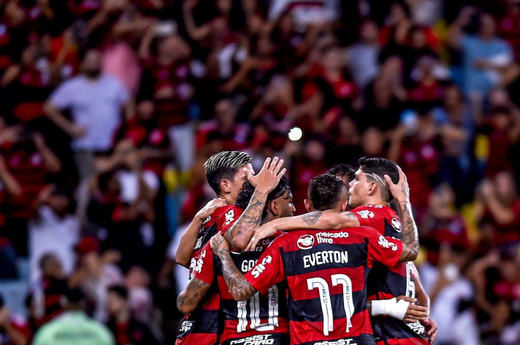 Time do Flamengo comemora gol contra o Maringá, pela Copa do Brasil