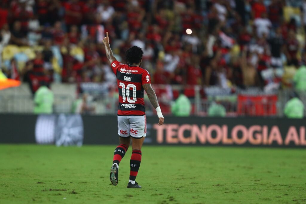 Gabigol em campo pelo Flamengo; vitória no Brasileirão sub-20, no NBB, goleada na Copa do Brasil e as últimas notícias