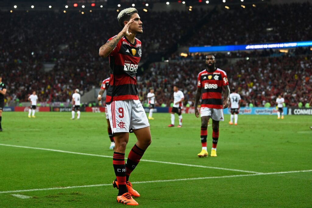 Pedro comemora gol pelo Flamengo no jogo contra o Ñublense pela Libertadores