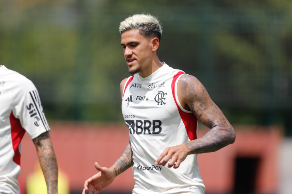 Pedro em treino do Flamengo; Mengão finalizou preparação para estrear na Libertadores contra o Aucas