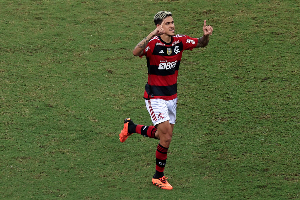 Pedro comemora gol em jogo contra o Maringá pela Copa do Brasil