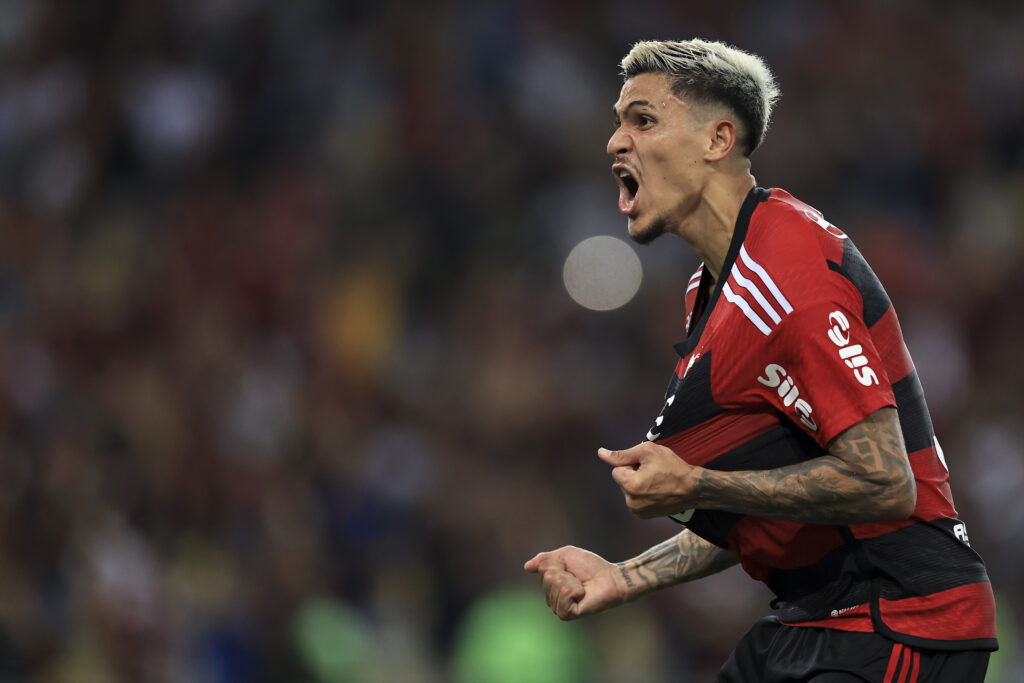 Pedro comemora gol pelo Flamengo; Rubro-Negro venceu o Fluminense no primeiro jogo da final do Carioca