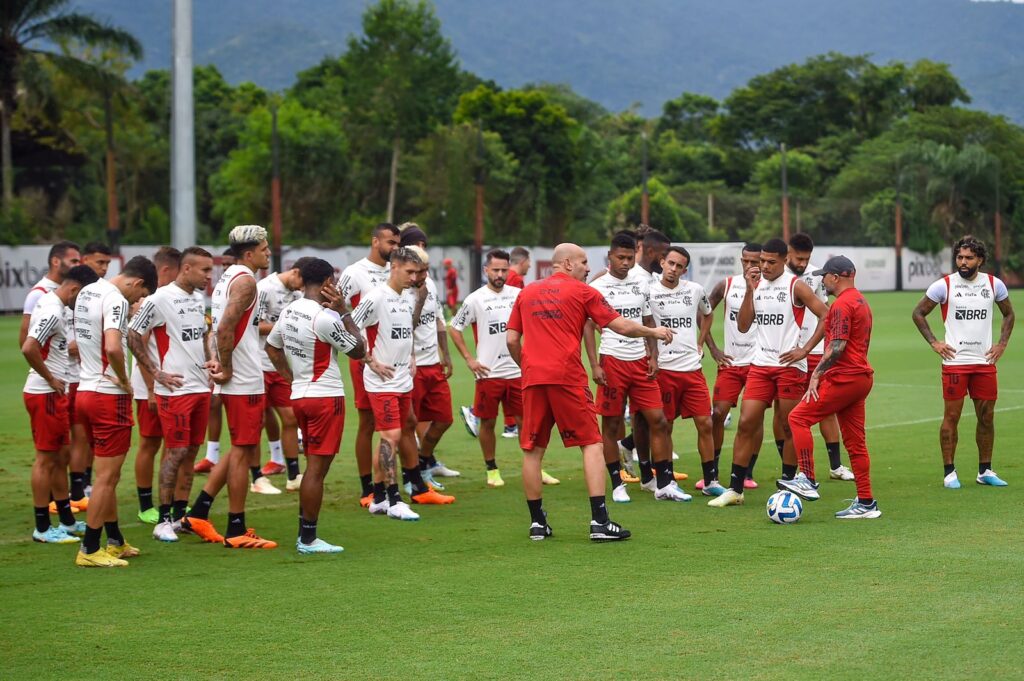 Flamengo em último treino antes de enfrentar o Ñublense na Libertadores; David Luiz se recuperou de lesão e está à disposição