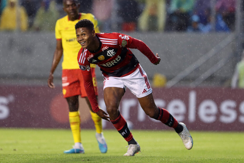 Matheus França em jogo do Flamengo; Clube venceu atacante para o Crystal Palace, da Inglaterra