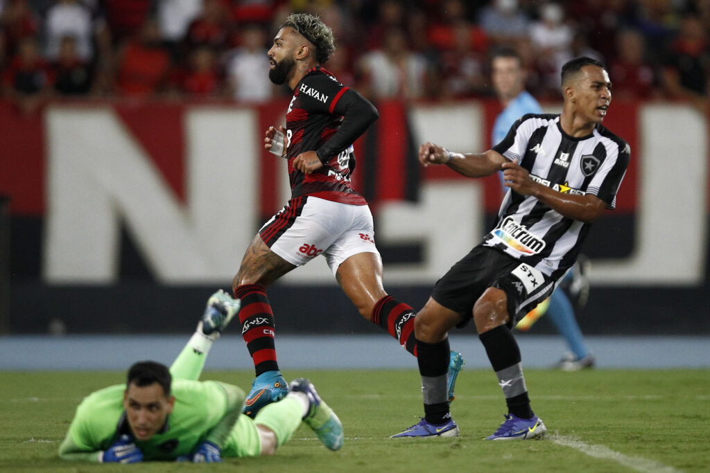 Gabigol marca contra o Botafogo