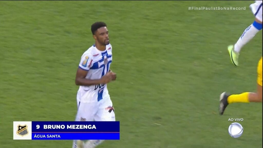 Bruno Mezenga, ex Flamengo, marca os dois da vitória do Água Santa contra o Palmeiras