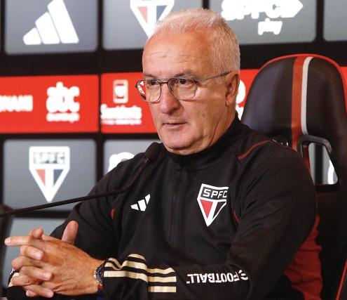 Dorival cita o Flamengo em apresentação no São Paulo e diz ser contra estrangeiro na Seleção