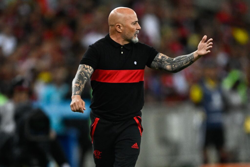 Jorge Sampaoli em sua estreia pelo Flamengo; Arturo Vidal ganha esperanças