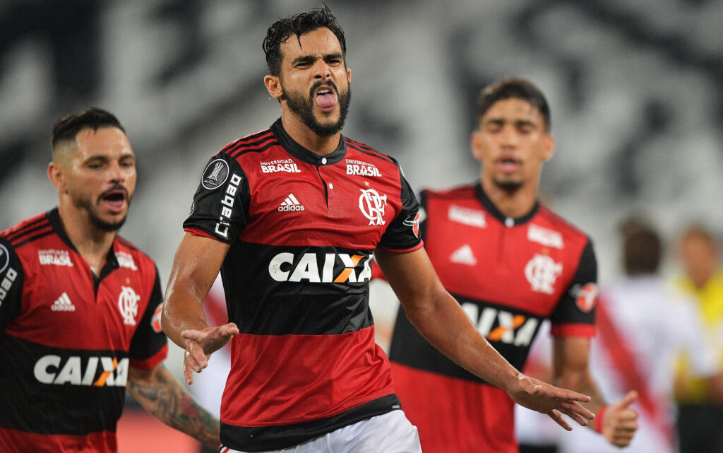 Henrique Dourado em ação pelo Flamengo