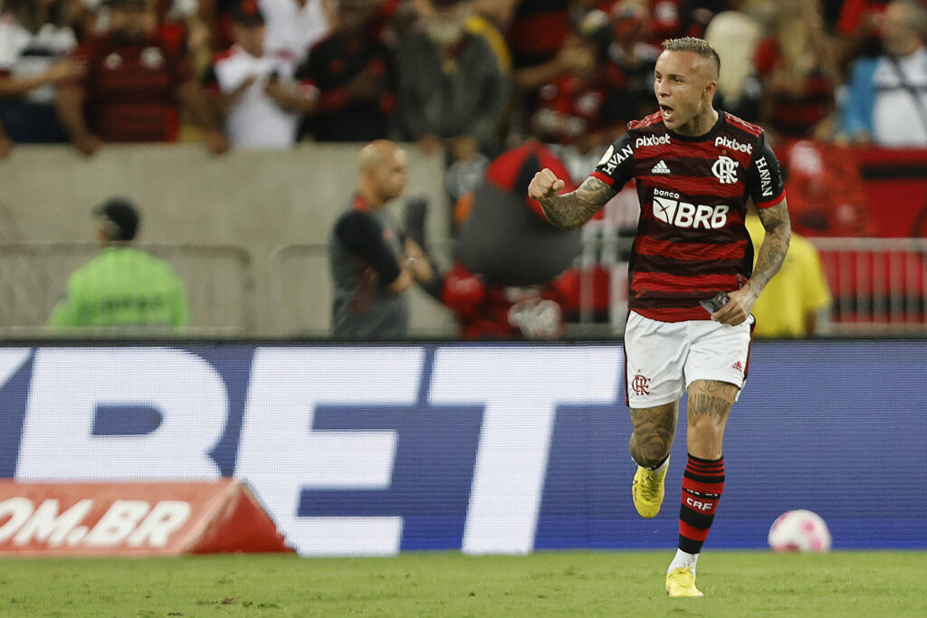 Everton Cebolinha comemora gol pelo Flamengo