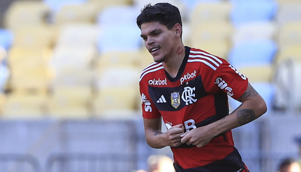 Ayrton Lucas Flamengo v Coritiba - Brasileirao 2023