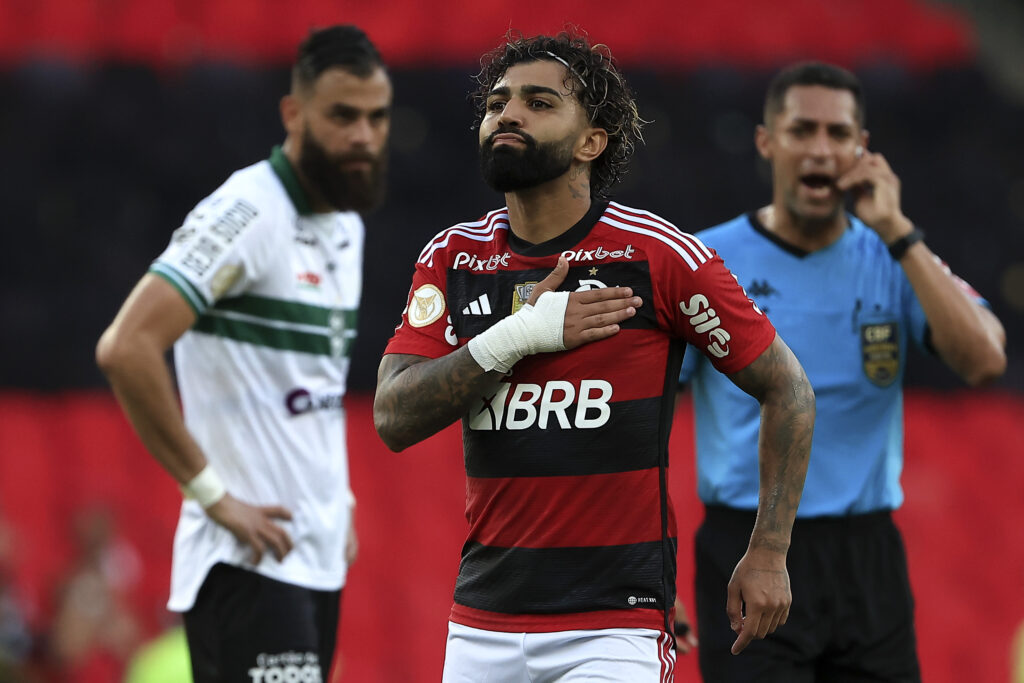 Gabigol marca na vitória do Flamengo contra o Coritiba