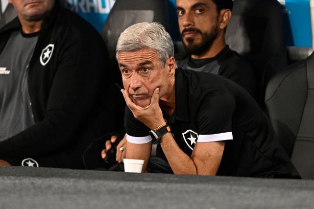 Líder do Brasileiro, Botafogo confirma saída de Luís Castro