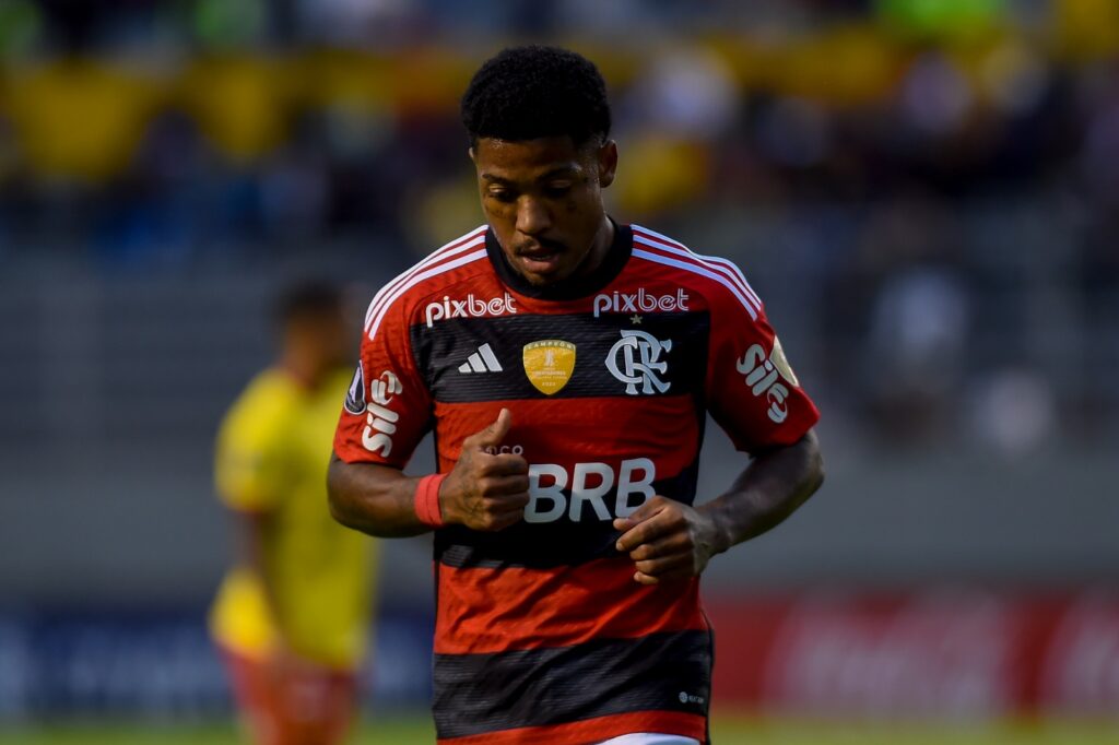 Marinho em campo pelo Flamengo; clube não deseja reintegrar o atleta