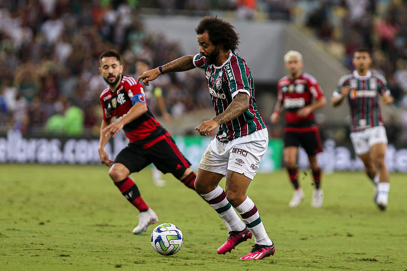Marcelo deixou o campo lesionado na partida entre Flamengo e Fluminense pela Copa do Brasil