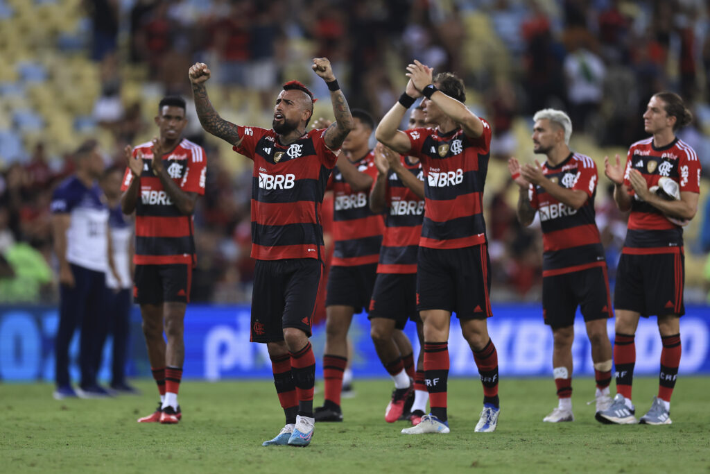 Jogadores comemoram vitória do Flamengo; clube lidera ranking de faturamento nas Américas