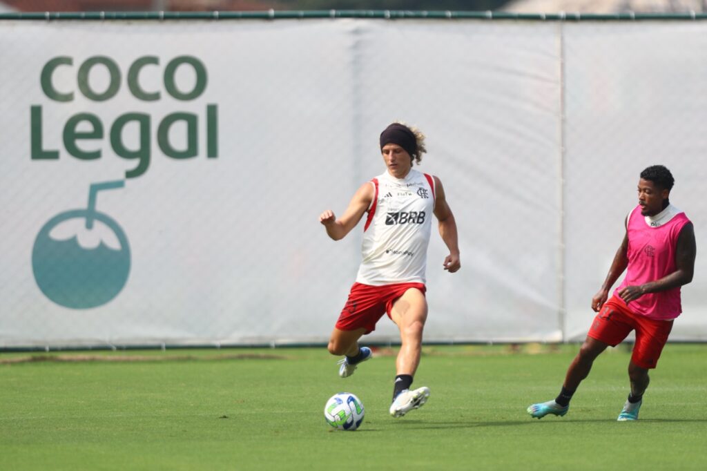 David Luiz treina e pode voltar ao time contra Internacional