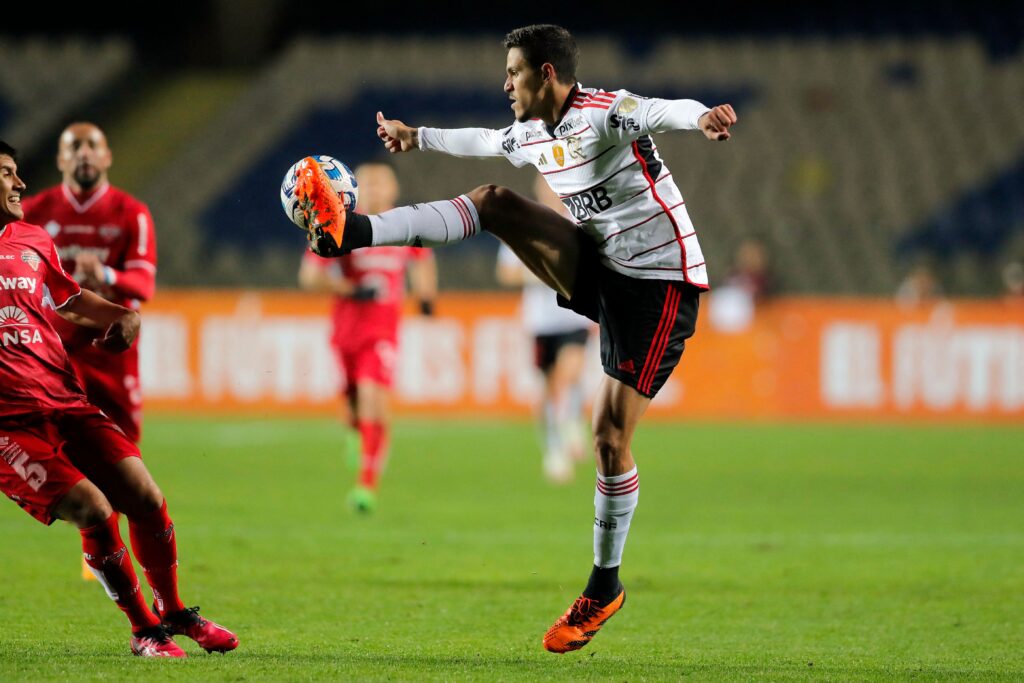 Pedro em campo pelo Flamengo contra o Ñublense; empate em jogo da Libertadores e as últimas notícias